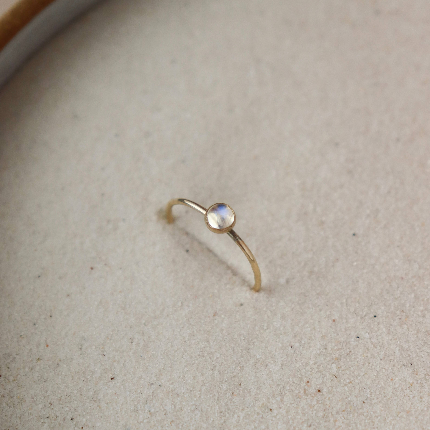 LIANA RING / REGENBOGEN MONDSTEIN
