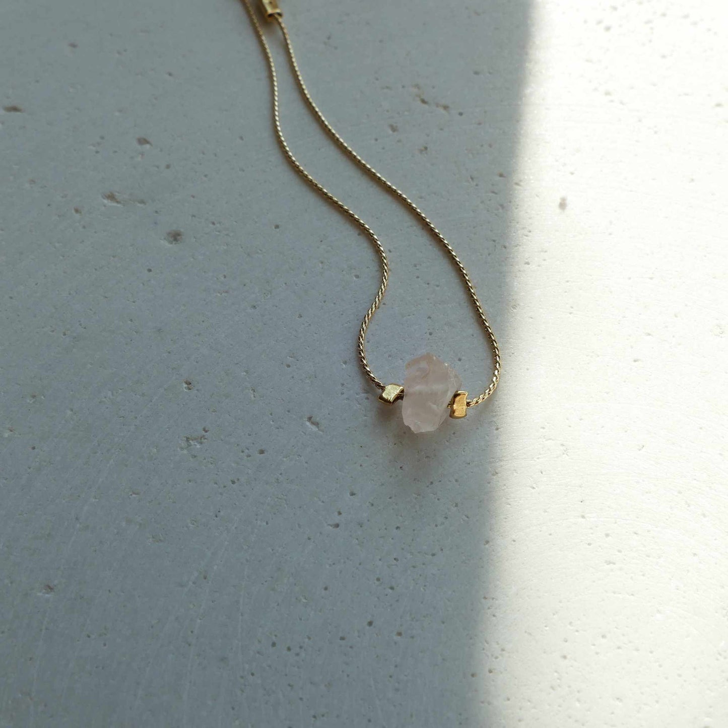 LOVE-ROCK ARMBAND GOLD / ROSENQUARZ