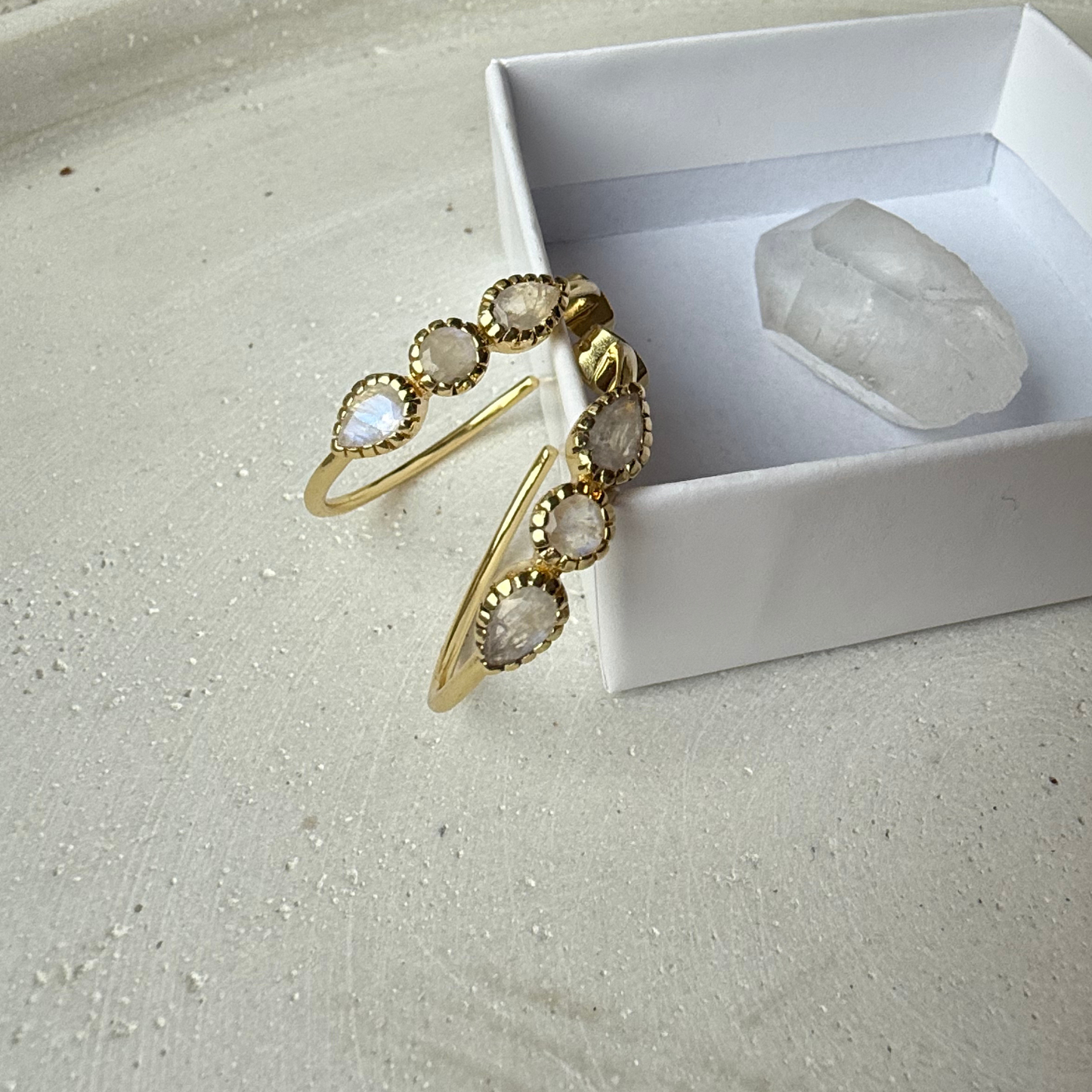 MOONBOW HOOPS / REGENBOGEN-MONDSTEIN