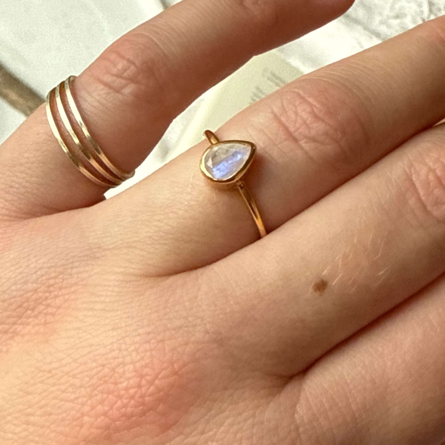 Spiritdrop Ring / Regenbogenmondstein