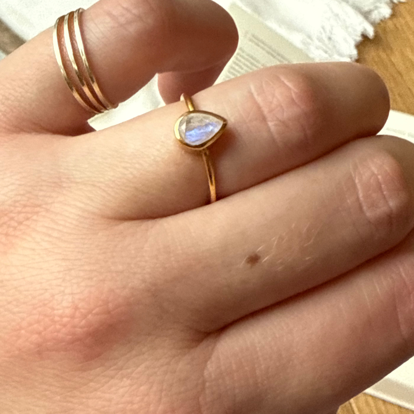 Spiritdrop Ring / Regenbogenmondstein